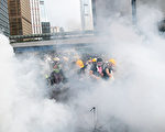 港警發逾150枚催淚彈 反送中登時代封面