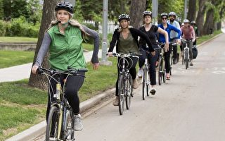 埃德蒙頓推自行車免費導遊活動