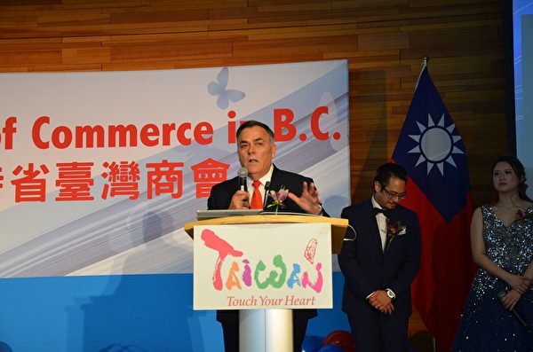 图：卑诗台湾商会举办“迈向世界 台商之夜”，政要嘉宾冠盖云集，共襄盛举。