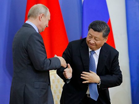 Russian President Vladimir Putin and Chinese President Xi Jinping attend the ceremony of presenting Xi Jinping degree from the Saint Petersburg State University on the sidelines of the St. Petersburg International Economic Forum in Saint Petersburg on June 6, 2019. (Photo by Dmitri Lovetsky / POOL / AFP) (Photo credit should read DMITRI LOVETSKY/AFP/Getty Images)