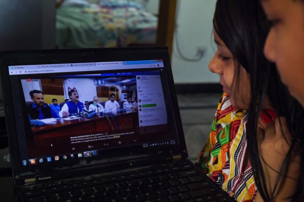Pakistani children look at a computer screen showing a screen grab of a press conference attended by provincial minister Shaukat Yousafzai and streamed live on social media, in Islamabad on June 15, 2019. - A minister in Pakistan's northwestern Khyber Pakhtunkhwa province had to face hilarious situation after his entire media talks went live with a cat filter on by his social media team. (Photo by FAROOQ NAEEM / AFP) (Photo credit should read FAROOQ NAEEM/AFP/Getty Images)