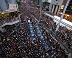 受送中衝擊 港人自認「中國人」創22年最低