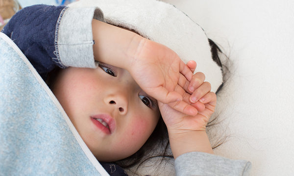 如何判斷兒童是否發燒？怎樣能準確測量體溫呢？(Shutterstock)