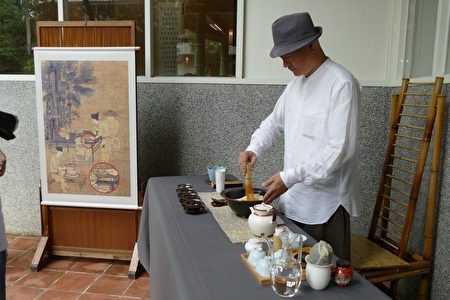 李国平示范源自宋朝的点茶。