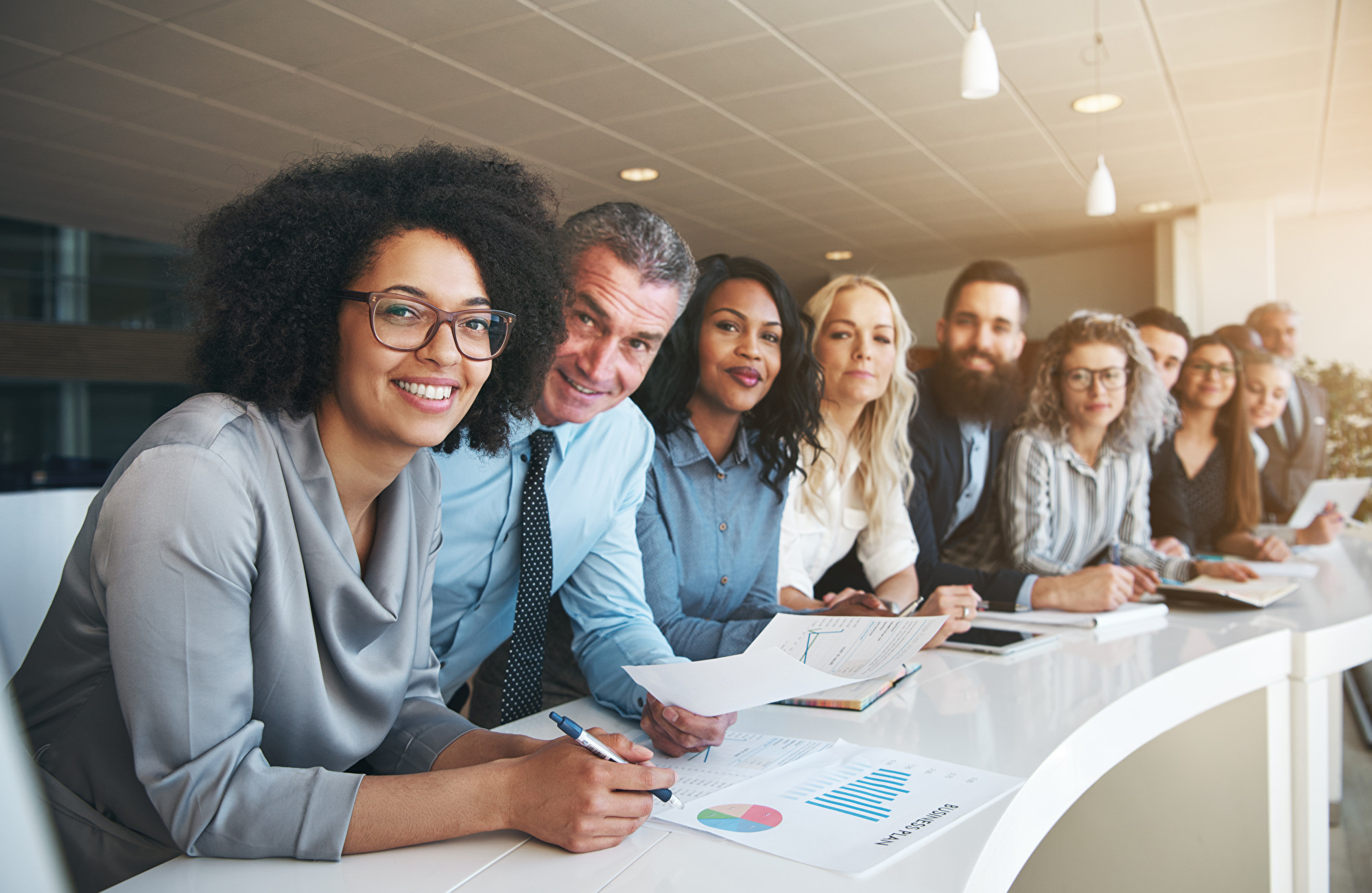 職場中的男性與女性員工。(Shutterstock)