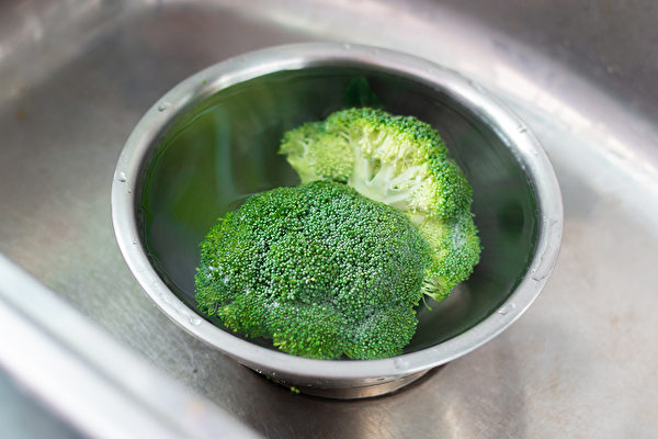 花椰菜、青花菜怎麼洗才能去除農藥殘留？(Shutterstock)