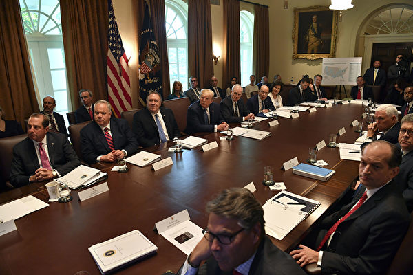 7月16日，特朗普在白宮召開內閣會議。（Nicholas Kamm/AFP）