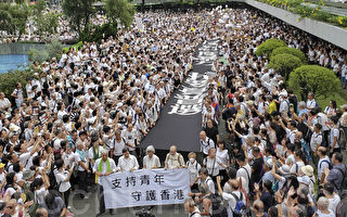 香港九千银发族游行 促撤恶法 撑年轻人