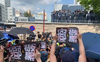 组图1：元朗7.27港人抗议警黑勾结
