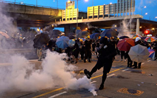 港铁发起大罢工 外媒：香港运动进入新阶段