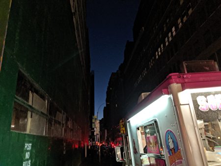 7月13日晚上曼哈頓部分地區發生了長達5小時的大停電。