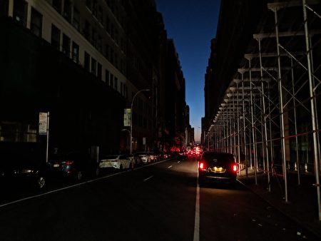 7月13日晚上曼哈顿部分地区发生了长达5小时的大停电。