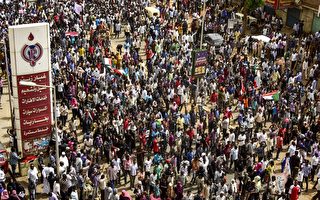 数万人上街抗议 苏丹血腥镇压 已7死181伤