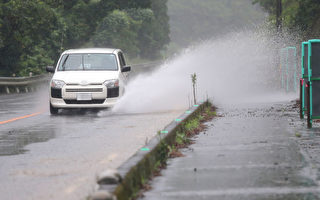 日本西南地区暴雨下不停 100万人疏散