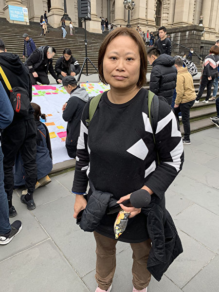 2019年7月28日，澳港聯在墨爾本議會大廈前再次舉辦集會，聲援香港數百萬民眾「反送中」 。圖為活動主辦者Jane Poon。（Rebel Jom／大紀元）