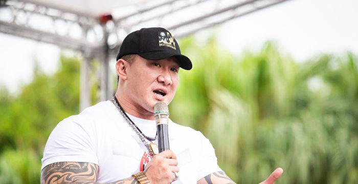 [舊聞] 堅持不親共 館長賺錢給台灣人看