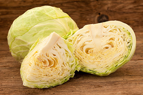 高麗菜不僅是蔬菜，還可做藥用，有很好的養胃功效。(Shutterstock)