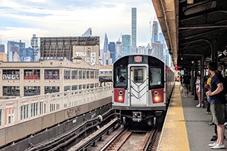 紐約大都會運輸署選定四家公司推出的技術以改善紐約地鐵和公車的服務。圖為紐約地鐵7號線列車進站。