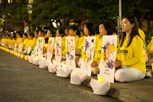 2019年7月13日晚，法輪功學員在多倫多中領館前靜坐，悼念被中共迫害致死的學員。（艾文／大紀元）