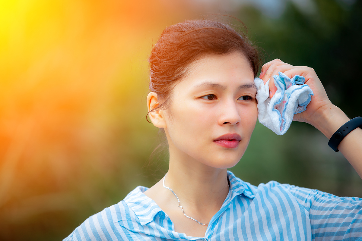 三伏天可用三伏貼冬病夏治，飲茶消暑熱。(Shutterstock)