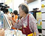 台北首间“几点了咖啡馆”失智长辈当店员