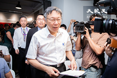 對於台北市議員王世堅未獲民進黨立委提名，台北市長柯文哲（前）21日表示，王世堅「一定要出來選，不然太犧牲他的政治理念」。