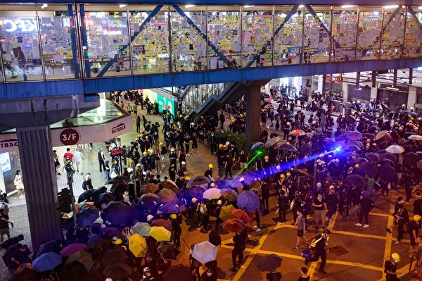 2019年8月4日，香港，民眾聚集在銅鑼灣。（PHILIP FONG／AFP／Getty Images）