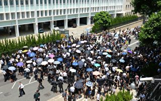港法律界再黑衣遊行 反對政治檢控示威者