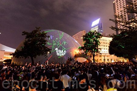 组图2 七夕夜港民雷射笔观星反滥捕 反送中 方仲贤 逃犯条例 大纪元