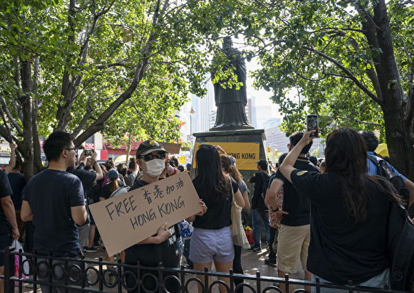 2019年8月17日，紐約，孔子廣場 （Confucius plaza）舉行反送中集會。（DON EMMERT/AFP/Getty Images）