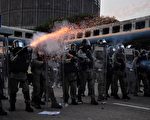【更新】8.24观塘游行 警狂射催泪弹