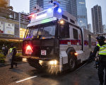 香港民主派批警出动水炮车升级武力