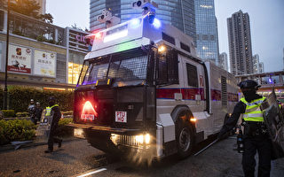香港民主派批警出动水炮车升级武力