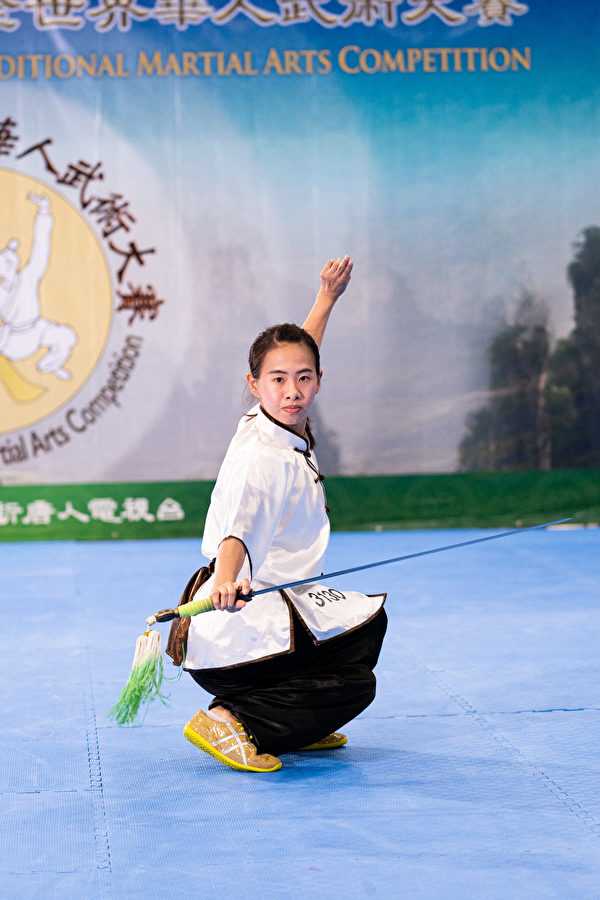 8月25日，在第六屆新唐人武術大賽女子器械組決賽。（戴兵／大紀元）