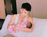 女兒剛滿月隔天 紀言愷趕赴大馬賺奶粉錢