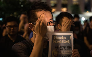 組圖：香港重光紀念日 港民掩右眼默站