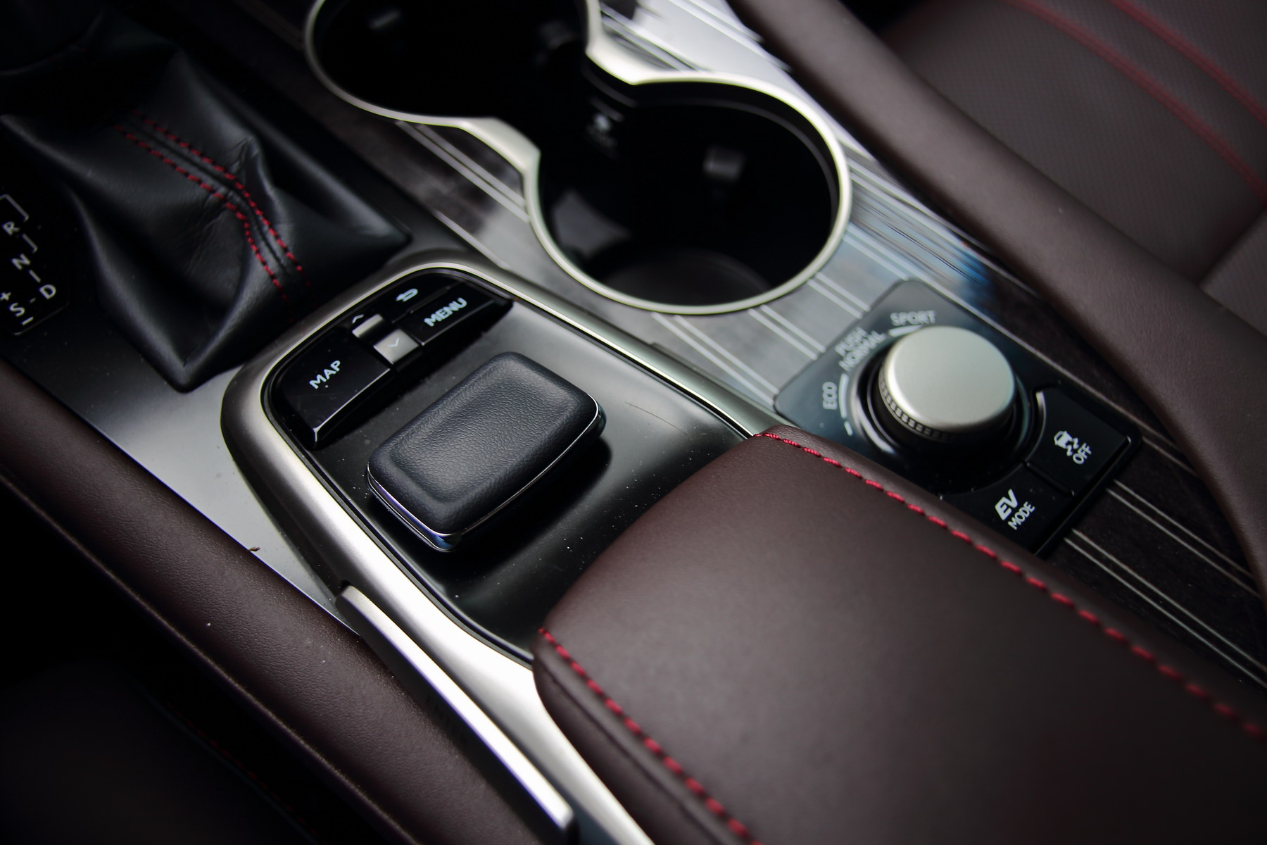 2019 Lexus RX450hL。〈李奥/大纪元〉
