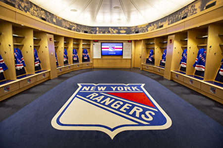 NHL紐約遊騎兵冰球隊的更衣室。