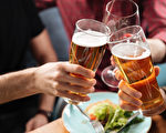 酗酒有害 安省各大学开学前提醒学生