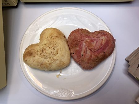 柚心饼（左）、火心饼（右）。