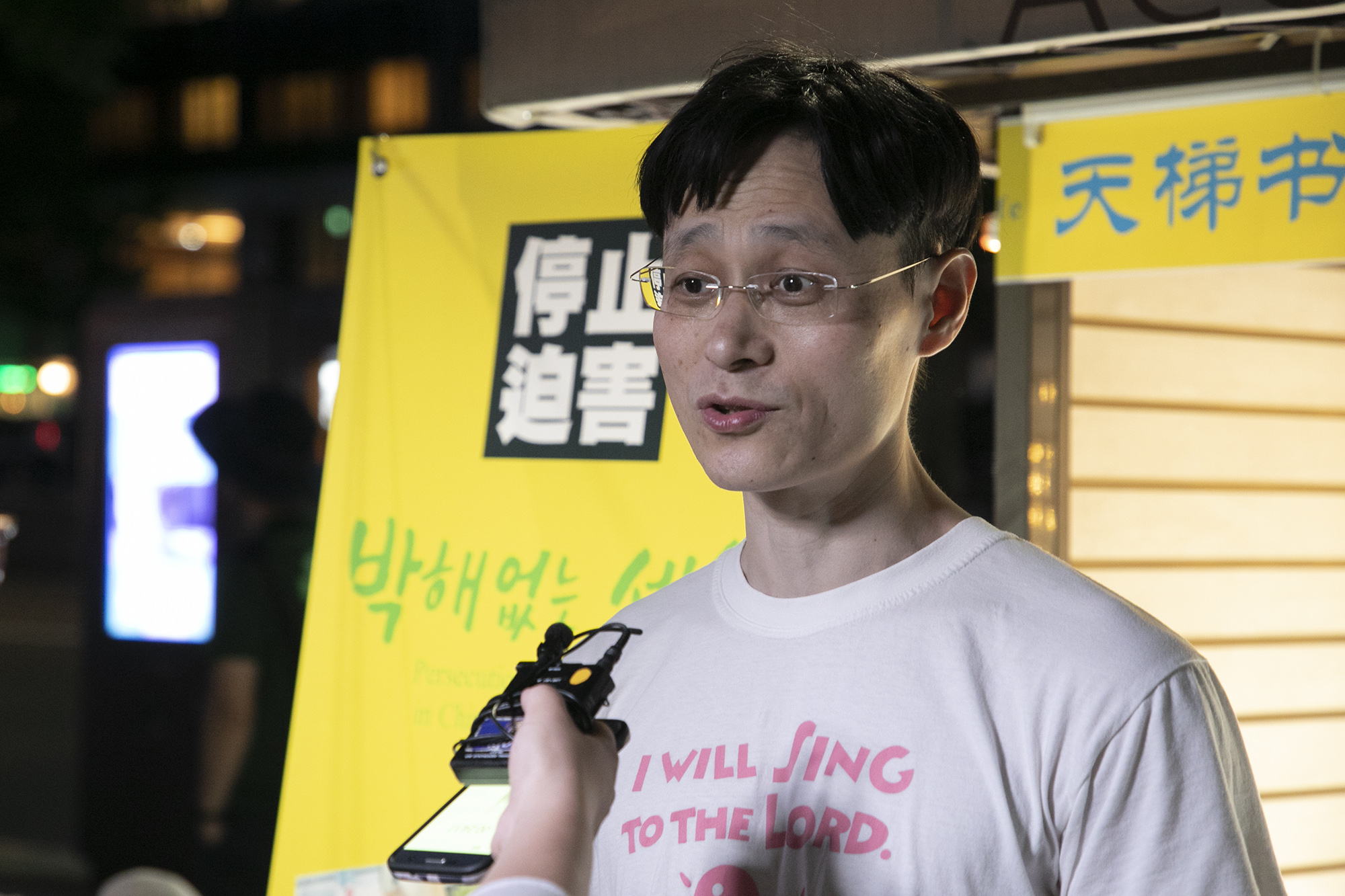 首尔市民马进昔表示，中共应尽早解体。（全景林/大纪元）)