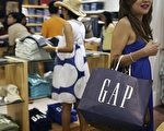JAKARTA, INDONESIA - APRIL 20: An Indonesian shopper carrys a GAP shopping bag as GAP opens their first store in Indonesia at Senayan City shopping mall, on April 20, 2007 in Jakarta, Indonesia. Singapore's FJ Benjamin, a franchise partner of US specialty retailer Gap Inc, plans to open 15 Gap, BabyGap and GapKids stores and five Banana Republic stores in Indonesia by 2011. (Photo by Dimas Ardian / Getty Images)