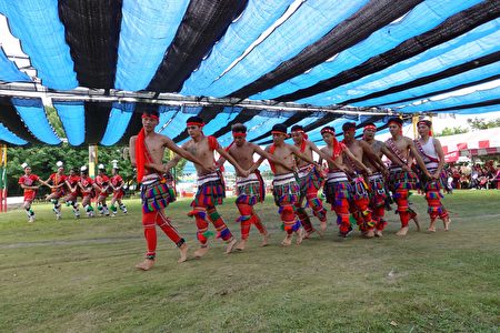 巴尔巴尔兰部落族人丰年祭歌舞欢乐文化传承