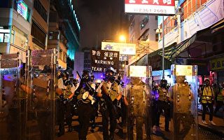 盂兰节暴力清场 港警为何对空街道发催泪弹