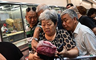 上海市民瘋搶美資超市 學者：中國人從不反美