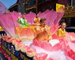 法輪功芝加哥大遊行 出現更多西人新面孔