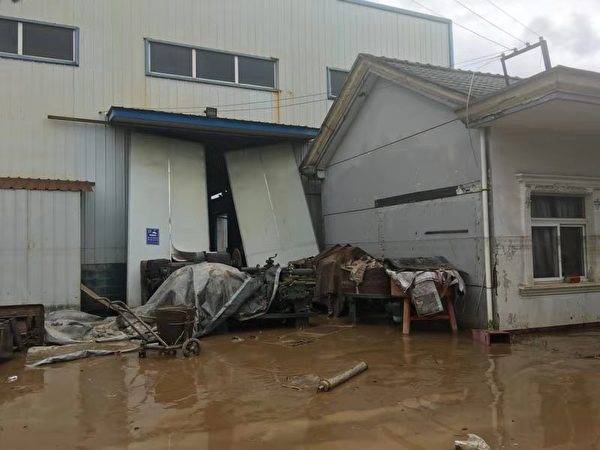 9號颱風「利奇馬」強襲大陸，導致華東地區大面積洪災。安徽宣城市寧國市也是受災地之一。圖為沙埠村一工廠受災情況。（受訪者提供）