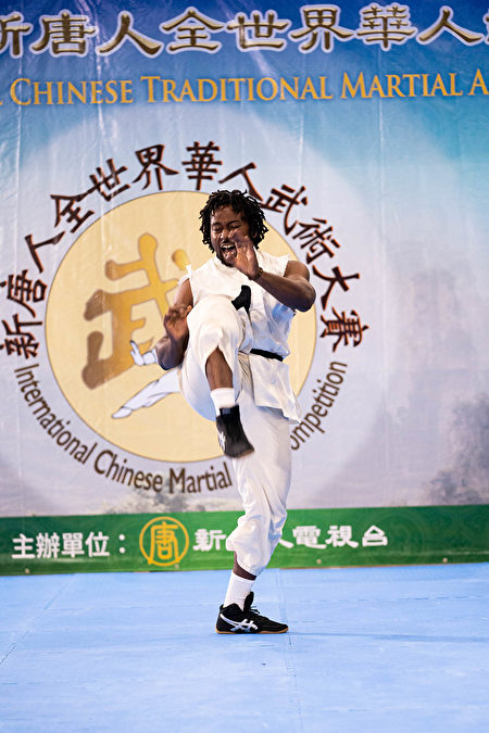 8月25日，李茂虎在南方拳術組決賽中脫穎而出，奪得該組別的銀獎。 （戴兵／大紀元）