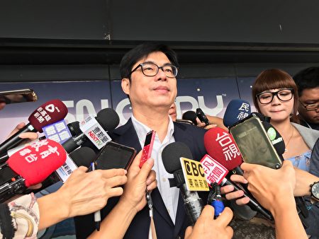 對於地方對廢除印花稅有意見,行政院副院長陳其邁8日受訪表示,中央會全額補足地方政府財損。