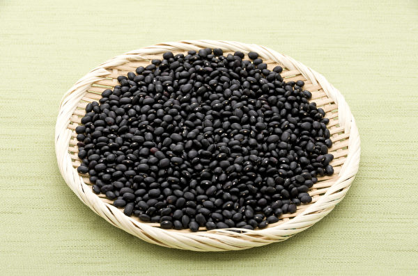 黑豆有花青素、異黃酮、皂苷三大抗氧化營養素。(Shutterstock)